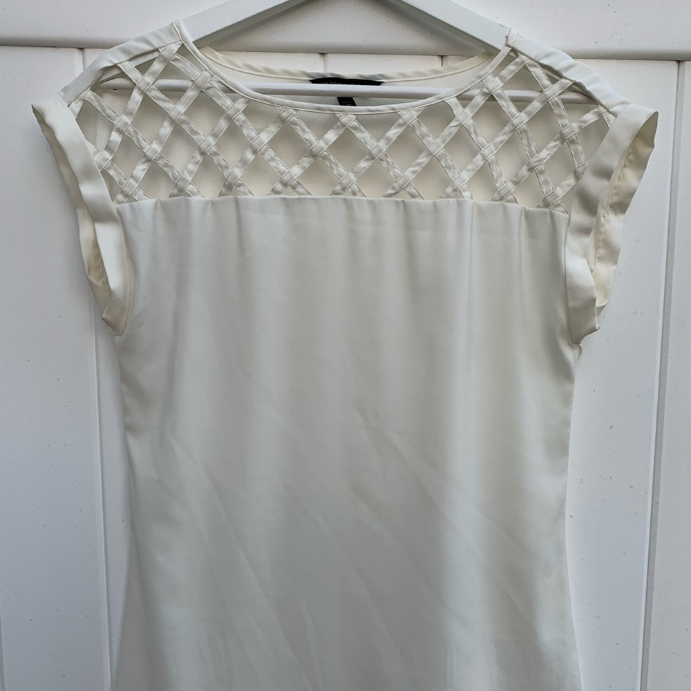 Express - Off-White Short-Sleeved Blouse w/Cutout